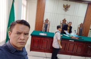 Pemerintah Desa Ujung Teran Tolak Serahkan Dokumen, Redaksi Revolusi Tempuh Jalur Hukum