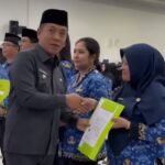 Bupati Karawang Serahkan SK Kenaikan Pangkat, Lantik Pejabat Fungsional, dan CPNS STTD
