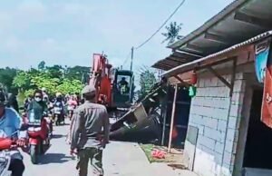 Warga Geram, Pembongkaran Bangli di Karanggetak Dinilai Tak Sesuai SOP