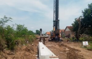 Proyek Pembangunan Tanggul Kritis di Cabangbungin Bikin Cemas Warga
