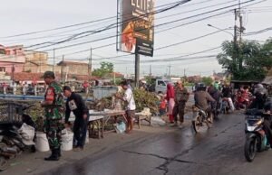 PKL Kembali Padati Area Portal Rengasdengklok, Warga Nilai Satpol PP Kabupaten Karawang Tak Tegas