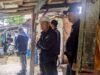 Wakil Ketua DPRD Karawang Tinjau Rumah Warga Terkikis Erosi Akibat Banjir Citarum