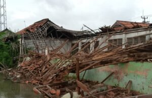 Berdiri Sejak 1986, Tak Pernah Dapat Bantuan: 4 Ruangan Sekolah MI Mathlaul Anwar III Segaran Ambruk