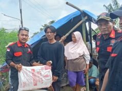DPC GMPI Batujaya Salurkan Bantuan untuk Warga Terdampak Banjir di Pakisjaya
