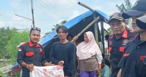 DPC GMPI Batujaya Salurkan Bantuan untuk Warga Terdampak Banjir di Pakisjaya