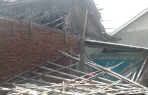 Rumah Warga Miskin di Batujaya Roboh, Program RUTILAHU Karawang Gagal Menyentuh Akar Masalah