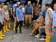 Wapres Gibran Tinjau Lokasi Banjir di Karawang, Serahkan Bantuan dan Minta Data Lengkap Pengungsi