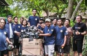 Karang Taruna Kalangsari Bergerak: Bersihkan Saluran Air dan Salurkan 500 Paket Bantuan untuk Warga Terdampak Banjir