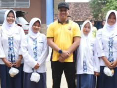 Sentuh Hati Pelajar, Kapolres Karawang Bagikan Semangat dan Bantuan ke SMPN 1 Telukjambe Barat