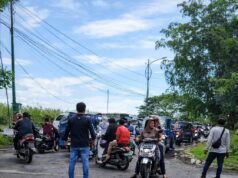 Diserbu Wisatawan, Jalur Jembatan Citarum Bekasi–Karawang Lumpuh Total