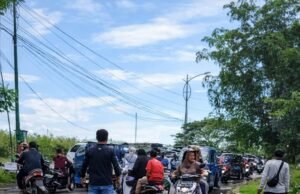 Diserbu Wisatawan, Jalur Jembatan Citarum Bekasi–Karawang Lumpuh Total