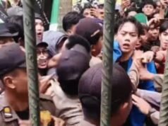 Aksi #BenahinBekasi Memanas, Mahasiswa Cipayung Plus Bentrok dengan Aparat
