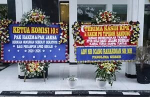 Karangan Bunga Banjiri PN Tipikor Bandung, Publik Dukung KPK Bongkar Dugaan Ijon Proyek APBD Bekasi