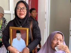 Air Mata di Wisuda Unsika, Keluarga Wakili Almarhum Emay Ahmad Maehi Raih Gelar Magister