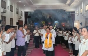 Kapolsek Rengasdengklok Pimpin Pengamanan Hari Raya Waisak 2570 TB/2026 di Vihara Surya Adhi Guna