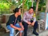 Jalin Silaturahmi, Bhabinkamtibmas Polsek Rengasdengklok Sambangi Warga Desa Binaan