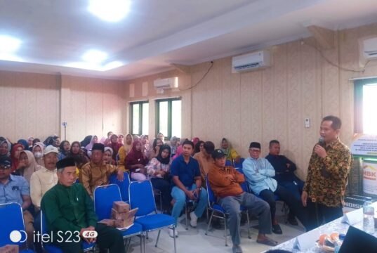 MBK Ventura dan OJK Edukasi Warga Cabangbungin, Salurkan Bantuan Masjid