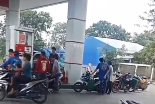 Warga Karawang Keluhkan Solar Subsidi Sulit Didapat, Kendaraan Luar Daerah Diduga Dominasi SPBU Rengasdengklok