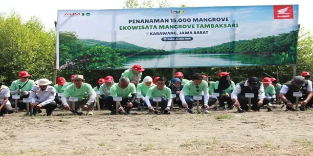 AHM-Bangun-Rumah-Bibit-dan-Tanam-15-Ribu-Mangrove-di-Karawang
