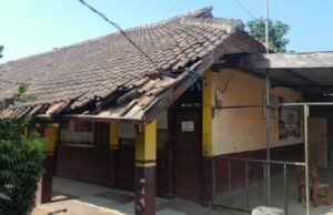 Alumni Desak Disdikbud Karawang Segera Revitalisasi Atap SDN Telukbango 6 yang Rusak Parah
