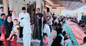 Kumpulkan Ratusan Anak Yatim, Kades Lenggahjaya Sadih Muhammad Farhan Gelar Santunan Sekaligus Mohon Doa Restu Lanjut Tiga Periode