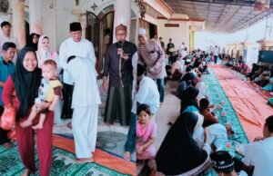 Kumpulkan Ratusan Anak Yatim, Kades Lenggahjaya Sadih Muhammad Farhan Gelar Santunan Sekaligus Mohon Doa Restu Lanjut Tiga Periode