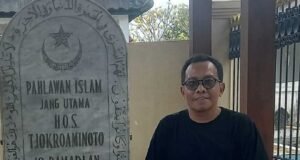 Hitam Putih Koperasi Merah Putih
