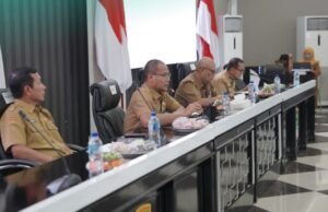 Sekda Karawang Tekankan Efisiensi Anggaran dan Optimalisasi PAD dalam Evaluasi APBD 2026