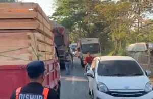 Dishub Karawang Respons Cepat Kemacetan Akibat Truk Mogok, Bahas Wacana Pengaturan Jam Operasional Kendaraan Berat