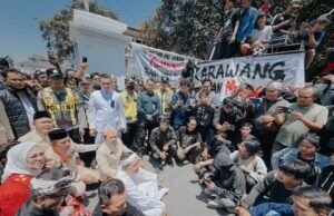 HUT ke-393 Karawang Diwarnai Protes Jalan Rusak, Dedi Mulyadi Janji Benahi Loji-Pangkalan