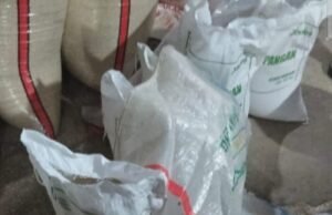 Beras Bantuan Pangan Dijual Kembali, KPM Keluhkan Bau Apek, Perum Bulog Karawang Masih Bungkam