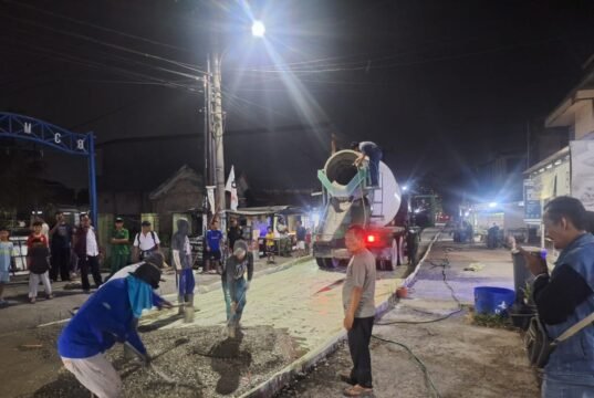 Jalan Rusak Kini Mulus, Aspirasi Warga Griya Indah Direalisasikan Dewan Agus Sulistyo